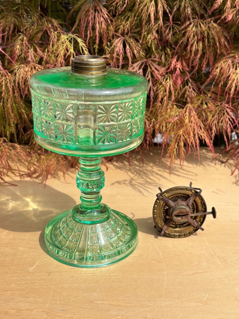Antique King, Son & Co. No.24 Uranium Oil Lamp - Picture 9 of 12
